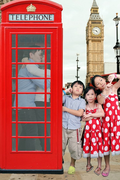 phonebooth thumb Giveaway: Family Portraits at Studio Me